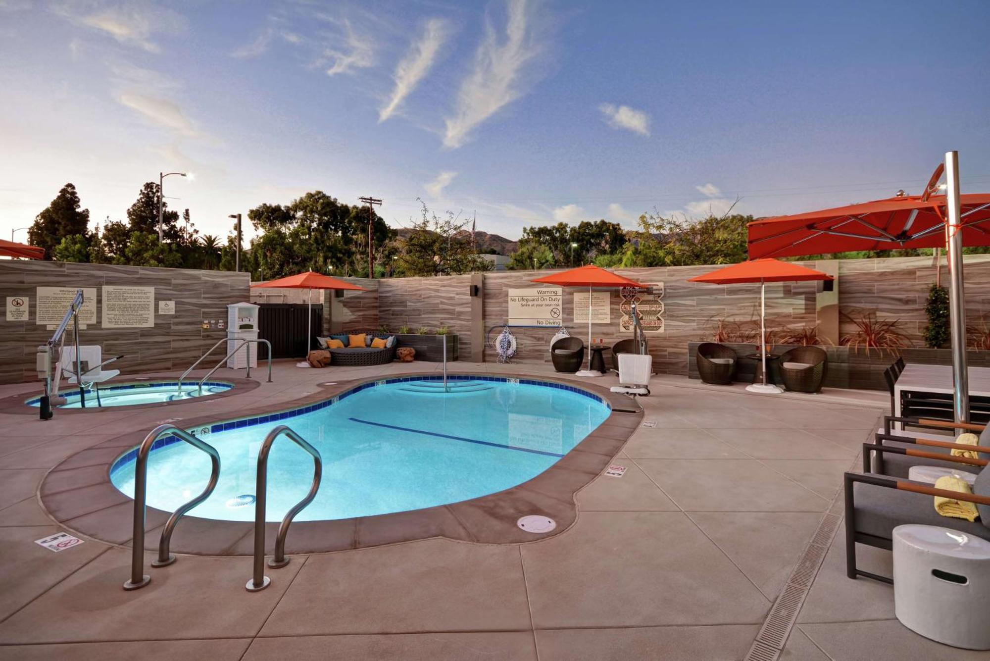 Hampton Inn & Suites Los Angeles Burbank Airport Exterior photo
